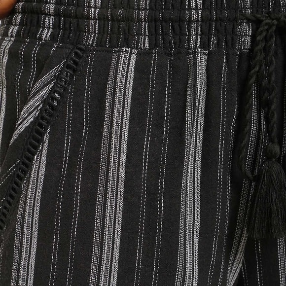 Briggs Women’s Linen Blend Short - Picture 5 of 6